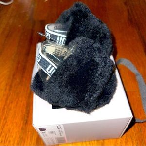 Infant UGG Fluff Yeah slides. Size 0/1 0-6 months. More sizing info in photos.